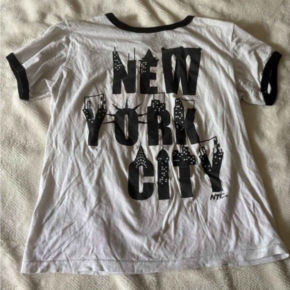 NYC Tops - vintage NYC Black and White Graphic Tee